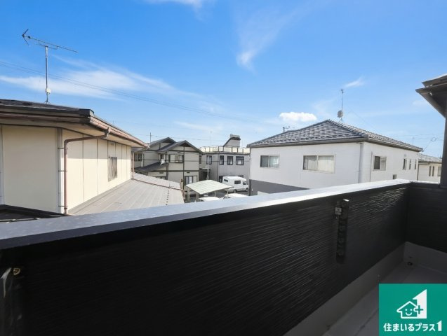★1(土)2(日)現地見学可能！★野洲市近江富士　ラスト1邸のバルコニー|ワイドバルコニーは洗濯物を干すスペースが広いのでご家族が多くても安心！