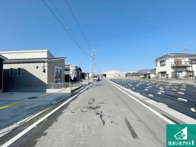 ★29(土)30(日)現地見学可能！★東近江市林田町　全16邸の前面道路含む現地写真|周辺は閑静な住宅街！前面道路広々で車の出し入れも便利です。駐車が苦手な方でも安心して車庫入れできます！