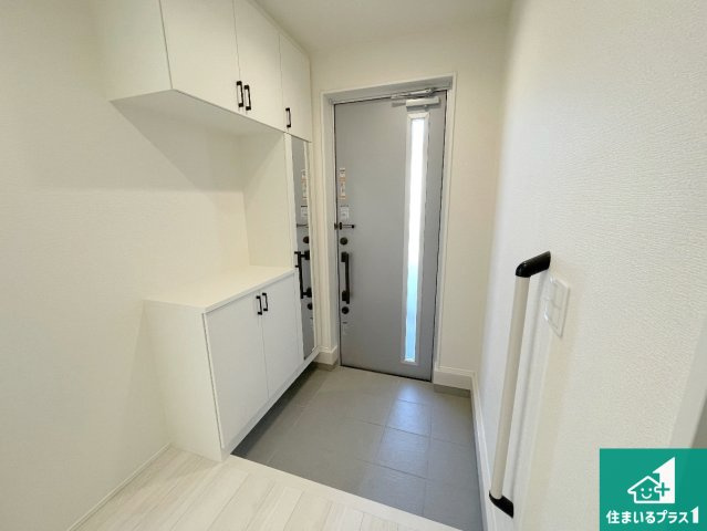 ★29(土)30(日)現地見学可能！★東近江市林田町　全16邸の玄関|シューズボックスにはたくさんの靴が収納できるので玄関周りはいつもスッキリ！ご家族が増えても安心！