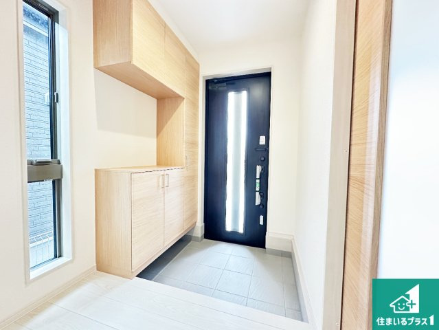 北葛城郡広陵町萱野　第3期　新築一戸建ての玄関|シューズボックスにはたくさんの靴が収納できるので玄関周りはいつもスッキリ！ご家族が増えても安心！