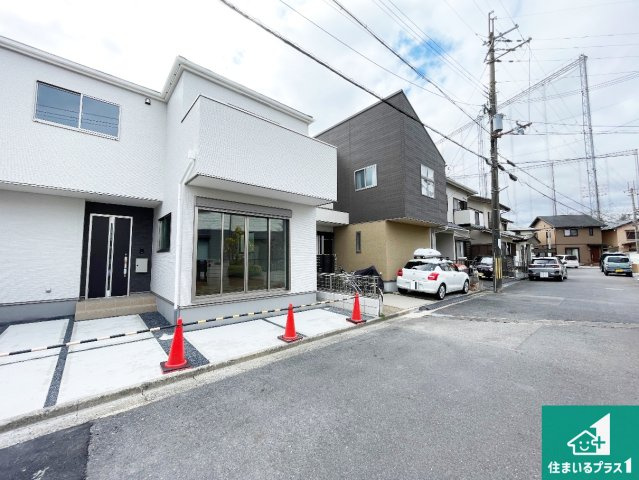 ★5(土)6(日)現地見学可能！★草津市東矢倉　限定1邸の前面道路含む現地写真|周辺は閑静な住宅街！前面道路広々で車の出し入れも便利です。駐車が苦手な方でも安心して車庫入れできます！