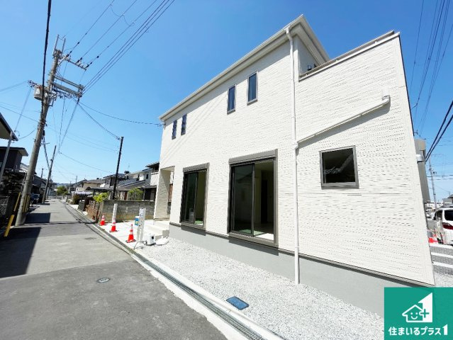 ●大和郡山市下三橋町　第4期　新築一戸建ての前面道路含む現地写真|周辺は閑静な住宅街！前面道路広々で車の出し入れも便利です。駐車が苦手な方でも安心して車庫入れできます！