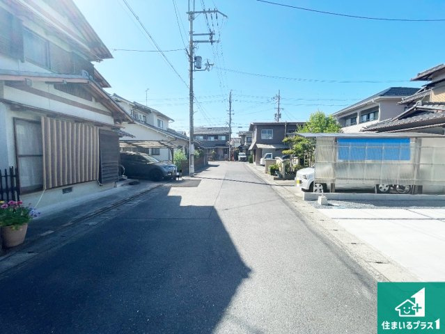 ★29(土)30(日)現地見学可能！★栗東市下鈎　限定1邸の前面道路含む現地写真|周辺は閑静な住宅街！前面道路広々で車の出し入れも便利です。駐車が苦手な方でも安心して車庫入れできます！