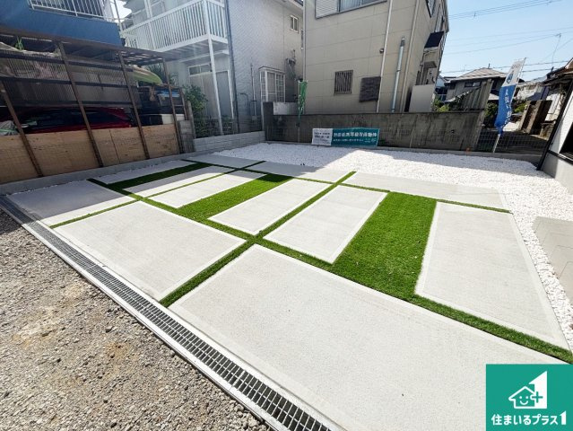 5(土)6(日)現地説明会！◆堺市西区堀上緑町　限定1邸の駐車場|並列３台駐車可能！ゆとりの駐車スペースで車庫入れもスムーズ！