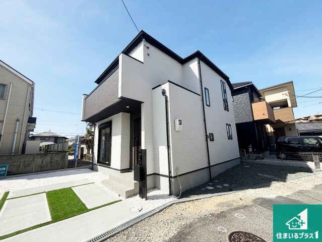裏から見た現代住宅 4(土)5(日)現地説明会 堺市西区堀上緑町 限定1邸 こちらの住宅の向きは