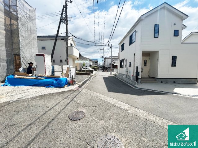 岸和田市加守町　第2期　新築一戸建ての前面道路含む現地写真|周辺は落ち着いた街並みの住宅地！子育てがしやすい住環境です！まだ未完成ですが、現地でしかわからない事もございます。是非一度ご覧ください。
