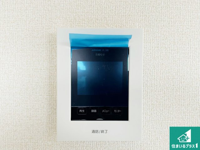 貝塚市久保　第9期　新築一戸建ての防犯設備|カラーモニターインターホン！声だけでなく来訪者の姿や顔がモニターで確認できるので、小さなお子様がいらっしゃるご家庭でも安心できます！