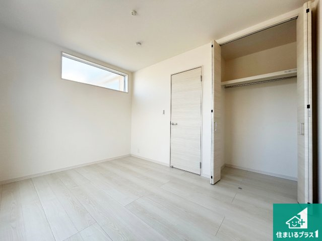 貝塚市久保　第9期　新築一戸建ての洋室|シンプルな洋室は、自分好みのインテリアが楽しめます♪ご家族とインテリアや家具を選びに行くのは新築購入時の醍醐味の一つです。ぜひお楽しみください♪