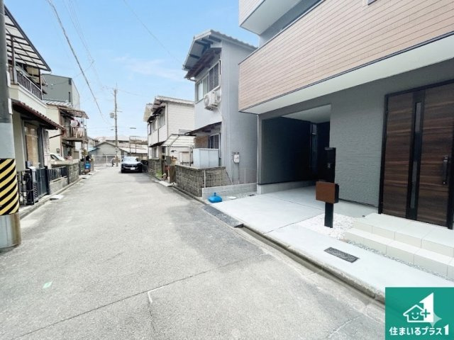 29(土)30(日)現地説明会！◆羽曳野市河原城　限定1邸の前面道路含む現地写真|周辺は閑静な住宅街！前面道路広々で車の出し入れも便利です。駐車が苦手な方でも安心して車庫入れできます！