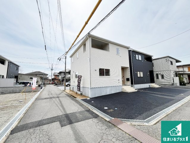 ★29(土)30(日)現地見学可能！★近江八幡市土田町　ラスト1邸の前面道路含む現地写真|周辺は閑静な住宅街！前面道路広々で車の出し入れも便利です。駐車が苦手な方でも安心して車庫入れできます！