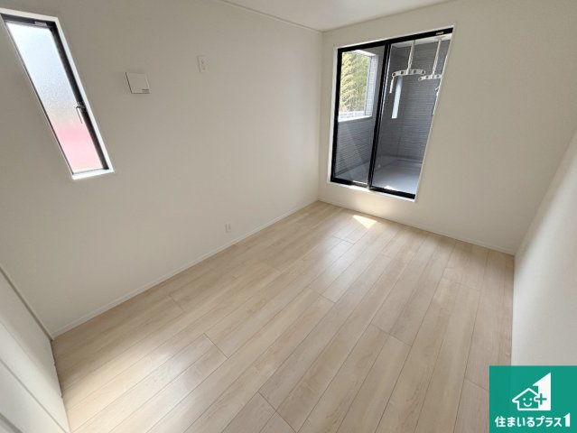 岸和田市門前町　第2期　新築一戸建ての洋室|シンプルな洋室は、自分好みのインテリアが楽しめます♪ご家族とインテリアや家具を選びに行くのは新築購入時の醍醐味の一つです。ぜひお楽しみください♪