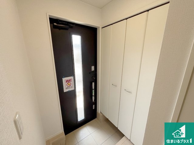 岸和田市門前町　第2期　新築一戸建ての玄関|シューズボックスにはたくさんの靴が収納できるので玄関周りはいつもスッキリ！ご家族が増えても安心！