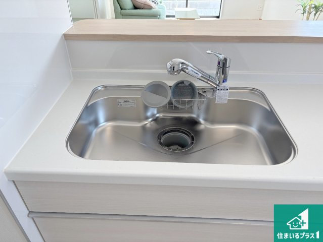 岸和田市門前町　第2期　新築一戸建ての設備|浄水器を内蔵！炊飯時、お茶を作る時に安心してお水を使えます！お湯と冷水、浄水と原水、シャワーの切替えもワンタッチです！