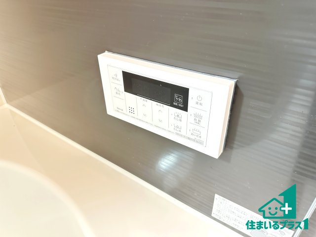●磯城郡川西町結崎　第20期　新築一戸建てのキッチン|リビングと統一感があり、使い勝手のいいキッチン。広々としているので、二人並んで作業が出来ちゃいます。お子様と一緒に色々なお料理に挑戦できるスペースがあります。