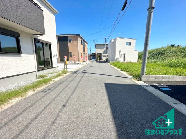 ●31(土)1(日)3(祝)現地案内可能！　磯城郡川西町結崎　第20期　新築一戸建ての前面道路含む現地写真|周辺は閑静な住宅街！前面道路広々で車の出し入れも便利です。駐車が苦手な方でも安心して車庫入れできます！