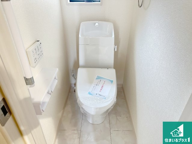 1(土)2(日)現地案内可能！　磯城郡川西町結崎のトイレ|1・2階の2ヶ所にあるので、朝の忙しい時間の順番待ちもなく、深夜の利用にも大変便利です。