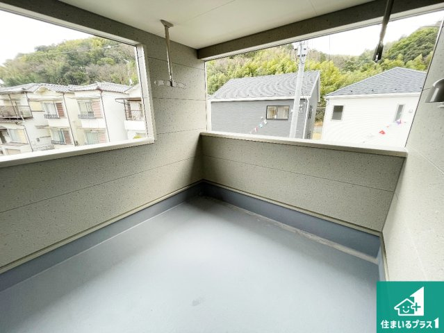 ★29(土)30(日)現地見学可能！★八幡市橋本尻江　全9邸のバルコニー|ワイドバルコニーは洗濯物を干すスペースが広いのでご家族が多くても安心！