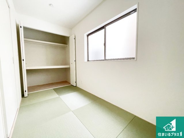 ★29(土)30(日)現地見学可能！★八幡市橋本尻江　全9邸の和室|一室あると便利な和室は客間としてだけでなく、小さなお子様のプレイルームや食後のくつろぎスペースとしてもご利用いただけます。収納もついていますので大活躍間違いなし！