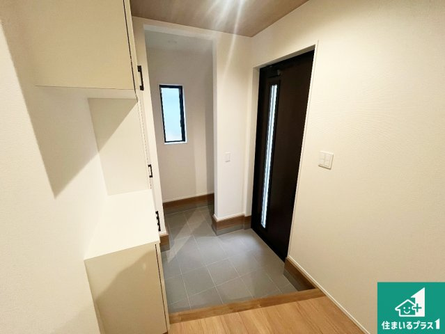 神戸市北区惣山町　第2期　新築一戸建ての玄関|シューズボックスにはたくさんの靴が収納できるので玄関周りはいつもスッキリ！ご家族が増えても安心！