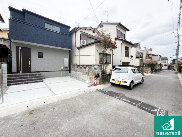 ★1(土)2(日)現地見学可能！★城陽市寺田水度坂　限定1邸の前面道路含む現地写真|周辺は閑静な住宅街！前面道路広々で車の出し入れも便利です。駐車が苦手な方でも安心して車庫入れできます！