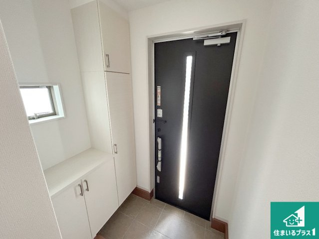 ★現地見学可能！★京都市伏見区醍醐新開　第1期　新築一戸建ての玄関|シューズボックスにはたくさんの靴が収納できるので玄関周りはいつもスッキリ！ご家族が増えても安心！