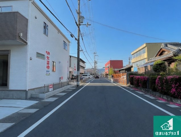 ★1(土)2(日)現地見学可能！★草津市上笠　全3邸の前面道路含む現地写真|周辺は閑静な住宅街！前面道路広々で車の出し入れも便利です。駐車が苦手な方でも安心して車庫入れできます！