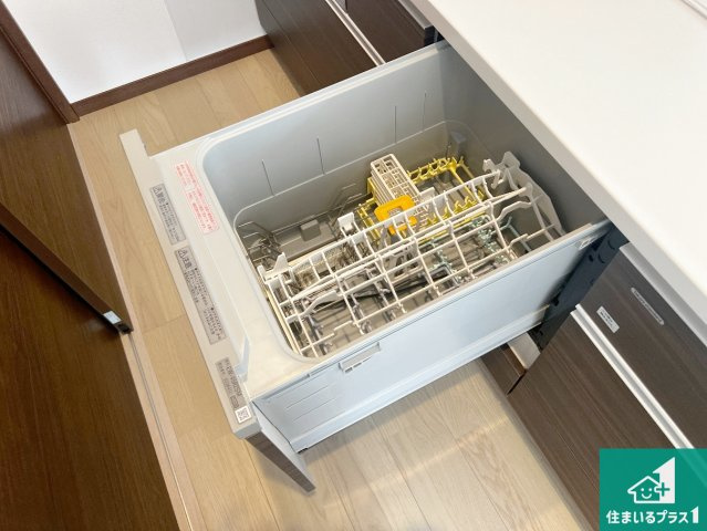1(土)2(日)現地説明会！◆泉佐野市下瓦屋　未入居　全2邸の設備|食事後の一仕事、食器洗いをボタン一つでお任せできちゃいます！場所を取らないビルトイン式なので、お料理スペースもしっかり確保！