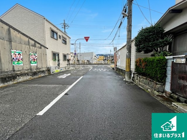 29(土)30(日)現地説明会！◆八尾市八尾木北　限定1邸の前面道路含む現地写真|周辺は閑静な住宅街！前面道路広々で車の出し入れも便利です。駐車が苦手な方でも安心して車庫入れできます！
