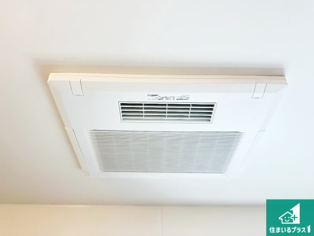 ●御所市南十三　第3期　新築一戸建ての冷暖房・空調設備|四季を通して快適なバスライフをお手伝いする浴室暖房乾燥機！浴室の乾燥・暖房・涼風・換気はもちろん、２４時間換気にも対応！