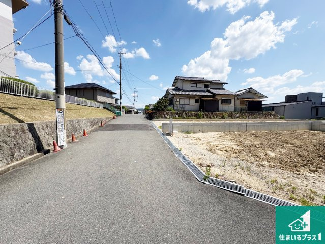 枚方市香里ケ丘　第3期　売土地の前面道路含む現地写真|周辺は落ち着いた街並みの住宅地！子育てがしやすい住環境です！