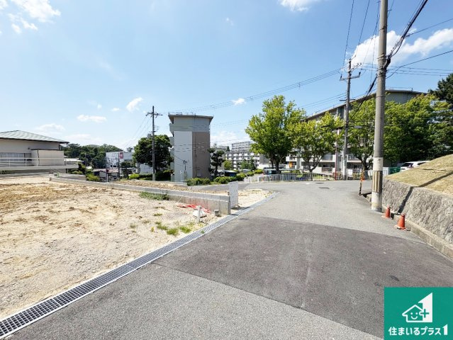 枚方市香里ケ丘　第3期　売土地の前面道路含む現地写真|周辺は落ち着いた街並みの住宅地！子育てがしやすい住環境です！