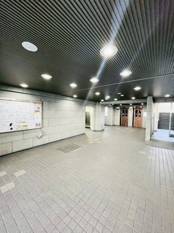 ファミールハイツ城東A棟の駐車場