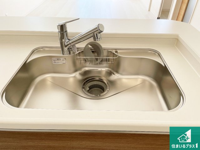 ●香芝市磯壁　第5期　新築一戸建ての設備|浄水器を内蔵！炊飯時、お茶を作る時に安心してお水を使えます！お湯と冷水、浄水と原水、シャワーの切替えもワンタッチです！