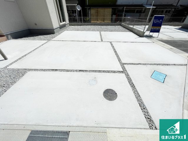 ●香芝市磯壁　第5期　新築一戸建ての駐車場|並列２台駐車可能！ゆとりの駐車スペースで車庫入れもスムーズ！