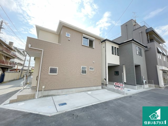 1(土)2(日)現地説明会　天理市川原城町の前面道路含む現地写真|周辺は閑静な住宅街！前面道路広々で車の出し入れも便利です。駐車が苦手な方でも安心して車庫入れできます！
