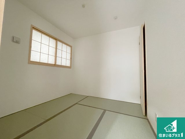 ●5(土)6(日)現地説明会！　天理市川原城町　全2邸の和室|一室あると便利な和室は客間としてだけでなく、小さなお子様のプレイルームや食後のくつろぎスペースとしてもご利用いただけます。収納もついていますので大活躍間違いなし！