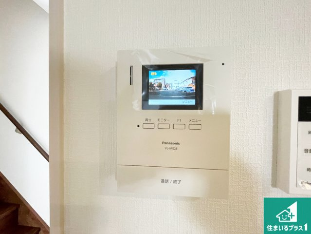 ●天理市川原城町　第2期　新築一戸建ての防犯設備|カラーモニターインターホン！声だけでなく来訪者の姿や顔がモニターで確認できるので、小さなお子様がいらっしゃるご家庭でも安心できます！