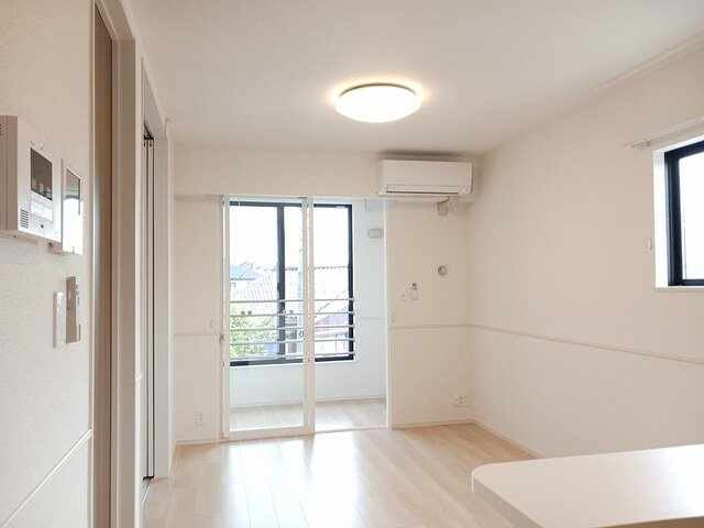 ネスト・カトーⅡの居間・リビング|ゆったり過ごせる居間です