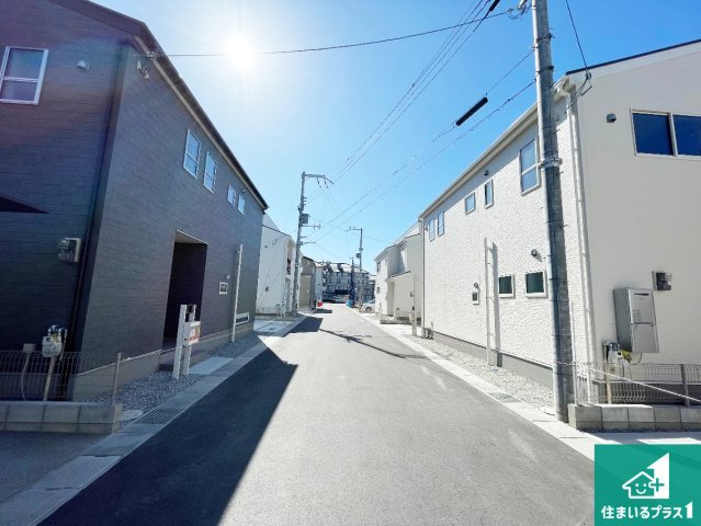 ●29(土)30(日)現地案内可能！　天理市指柳町　ラスト1邸の前面道路含む現地写真|周辺は閑静な住宅街！前面道路広々で車の出し入れも便利です。駐車が苦手な方でも安心して車庫入れできます！