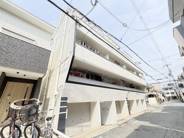 ホワイトマンションの外観