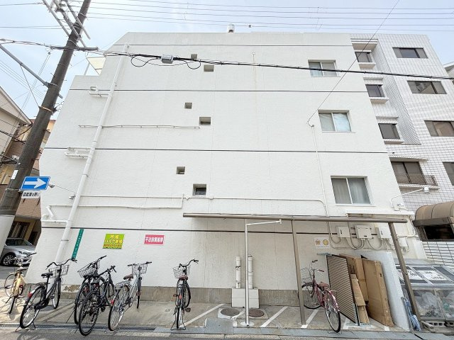 ホワイトマンションの外観