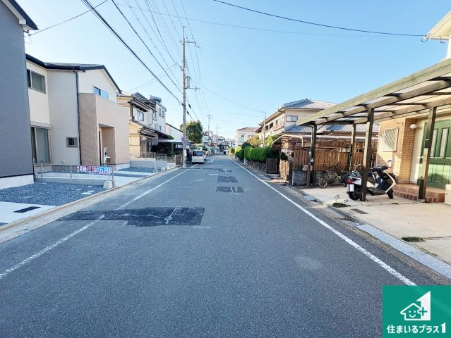 ★29(土)30(日)現地見学可能！★八幡市八幡山田　ラスト1邸の前面道路含む現地写真|周辺は閑静な住宅街！前面道路広々で車の出し入れも便利です。駐車が苦手な方でも安心して車庫入れできます！