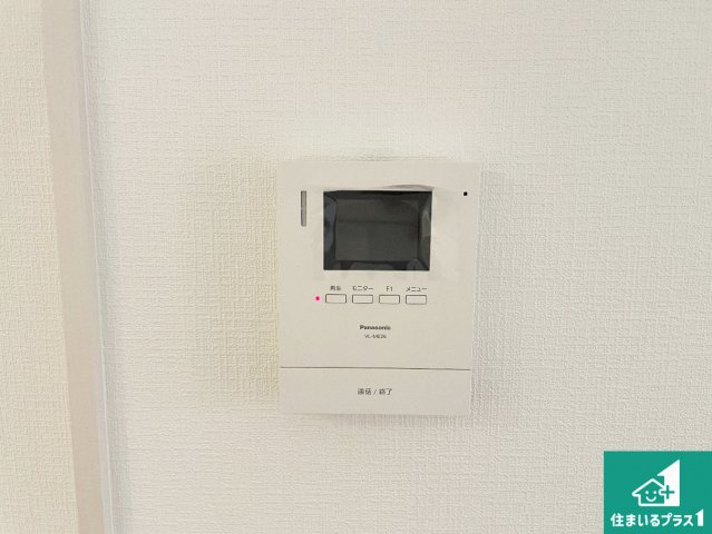 9日(土)10日(日)現地見学可能！　高槻市安岡寺町　全2邸の防犯設備|カラーモニターインターホン！声だけでなく来訪者の姿や顔がモニターで確認できるので、小さなお子様がいらっしゃるご家庭でも安心できます！
