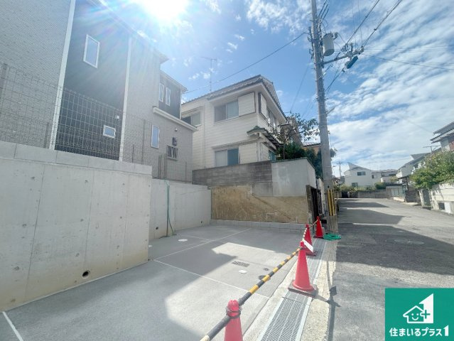 ★16(土)17(日)現地見学可能！★神戸市北区緑町　全2邸の前面道路含む現地写真|周辺は閑静な住宅街！前面道路広々で車の出し入れも便利です。駐車が苦手な方でも安心して車庫入れできます！