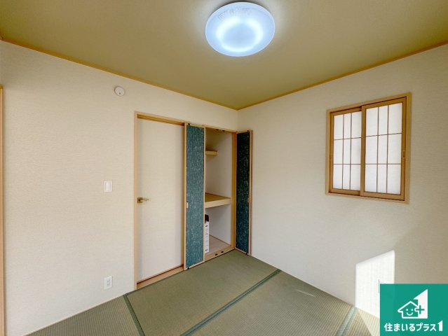 29日(土)30日(日)現地ご見学可能！　神戸市北区緑町　新築一戸建ての和室|一室あると便利な和室は客間としてだけでなく、小さなお子様のプレイルームや食後のくつろぎスペースとしてもご利用いただけます。収納もついていますので大活躍間違いなし！