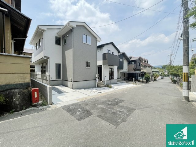 ★5(土)6(日)現地見学可能！★京都市伏見区醍醐大高町　ラスト1邸の前面道路含む現地写真|周辺は閑静な住宅街！前面道路広々で車の出し入れも便利です。駐車が苦手な方でも安心して車庫入れできます！