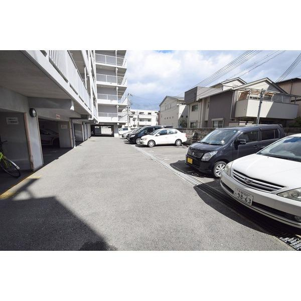 鶴見グリーンコートの駐車場