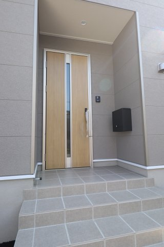 八女蒲原新築戸建の玄関