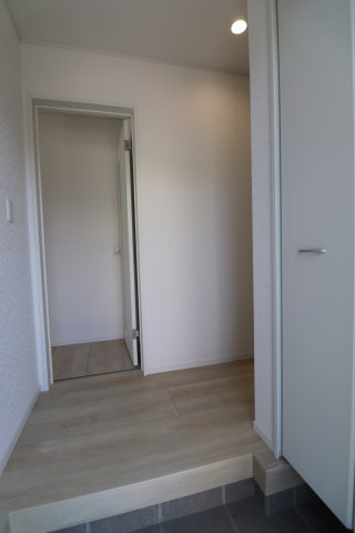 八女蒲原新築戸建の玄関