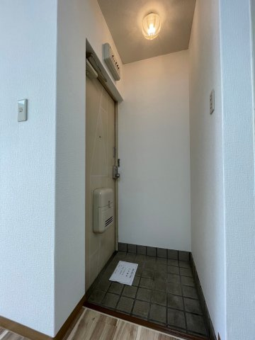 フォセット宝塚の玄関|収納もある玄関です